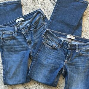 2 Pairs of Women's Hollister 27/33 Jeans (27/29) Actual